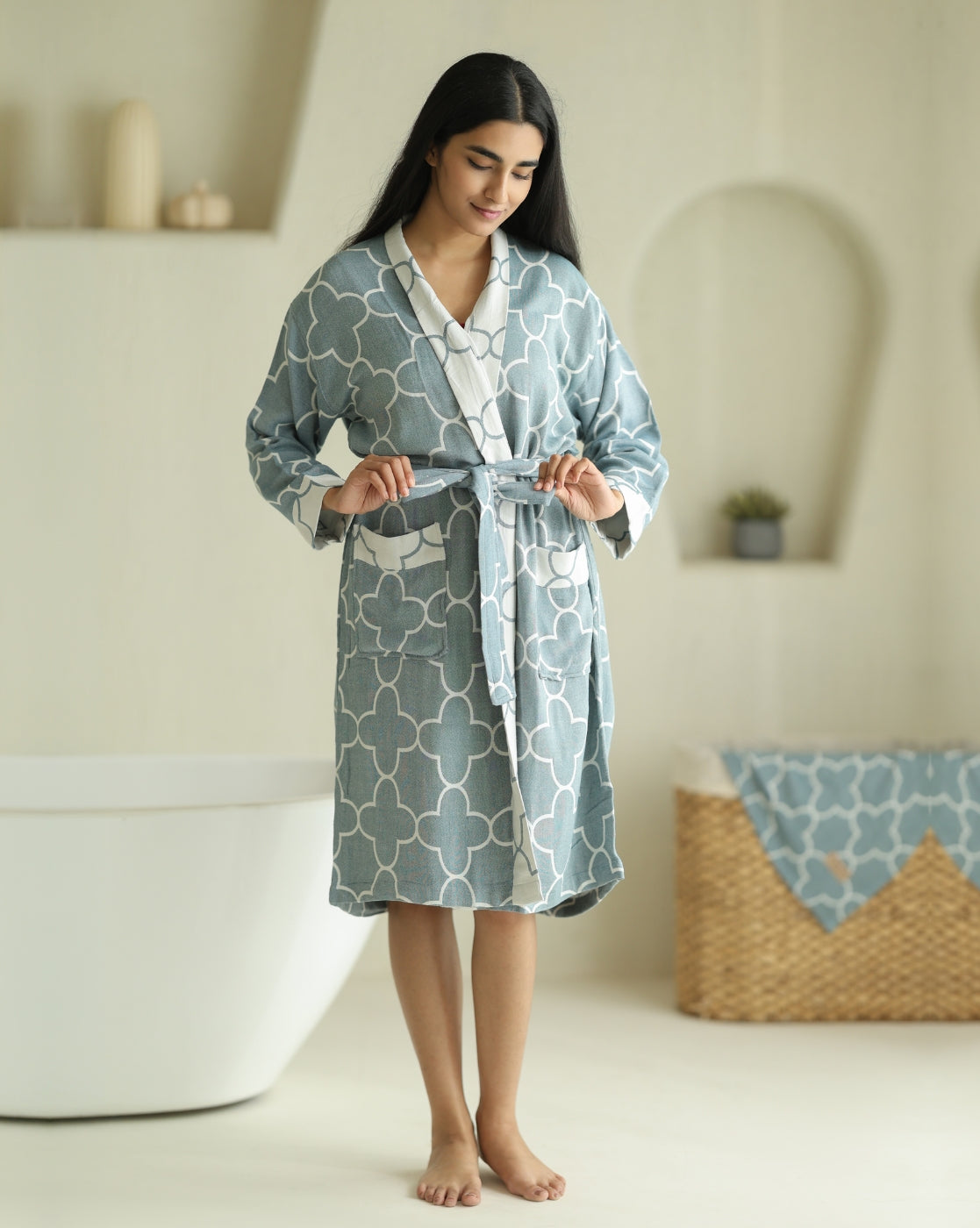 Quatrefoil Jacquard Bamboo Bathrobes | Ocean