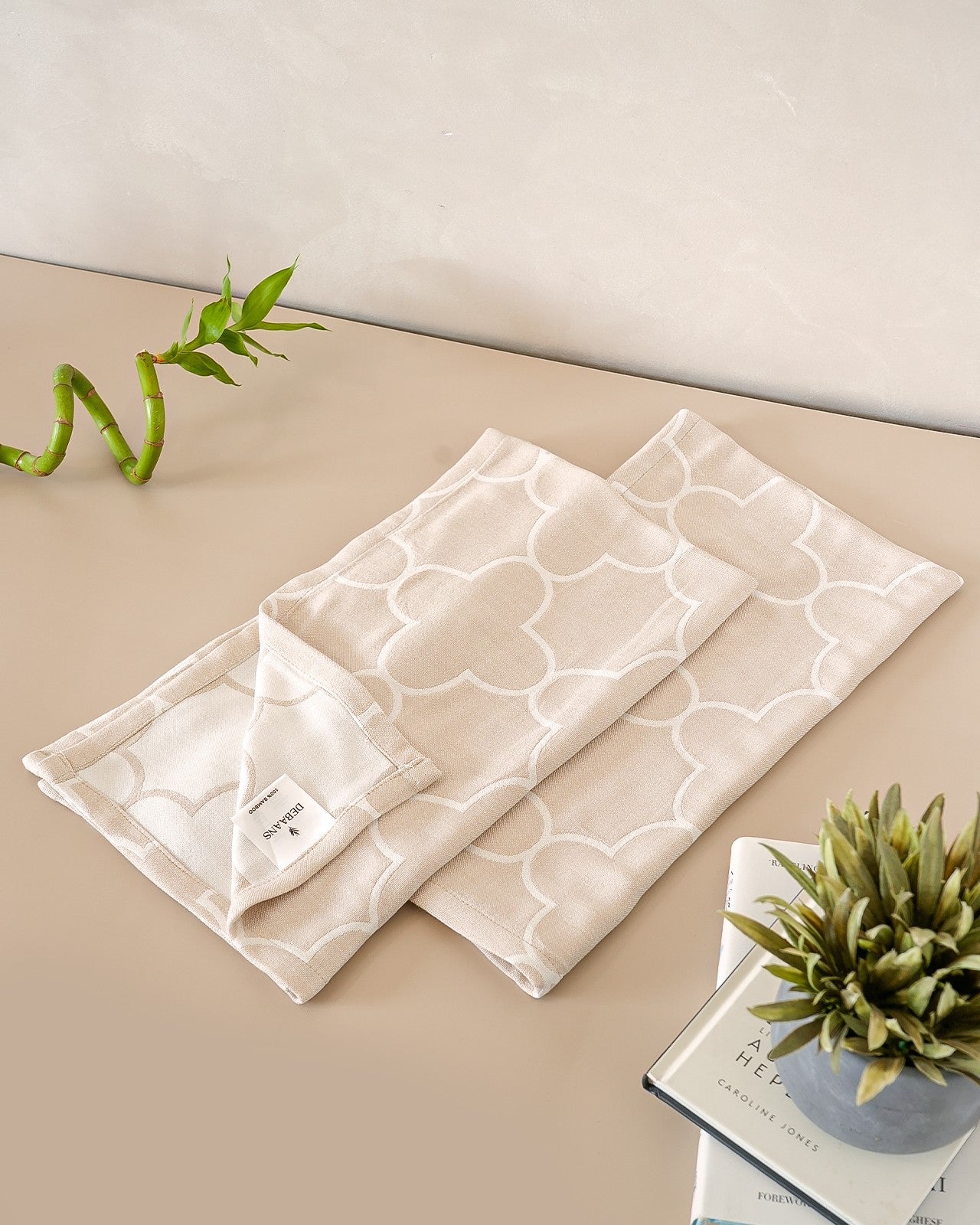 Set of 2 Hand Towels + 1 Bath Towel | Quatrefoil Jacquard | Sand