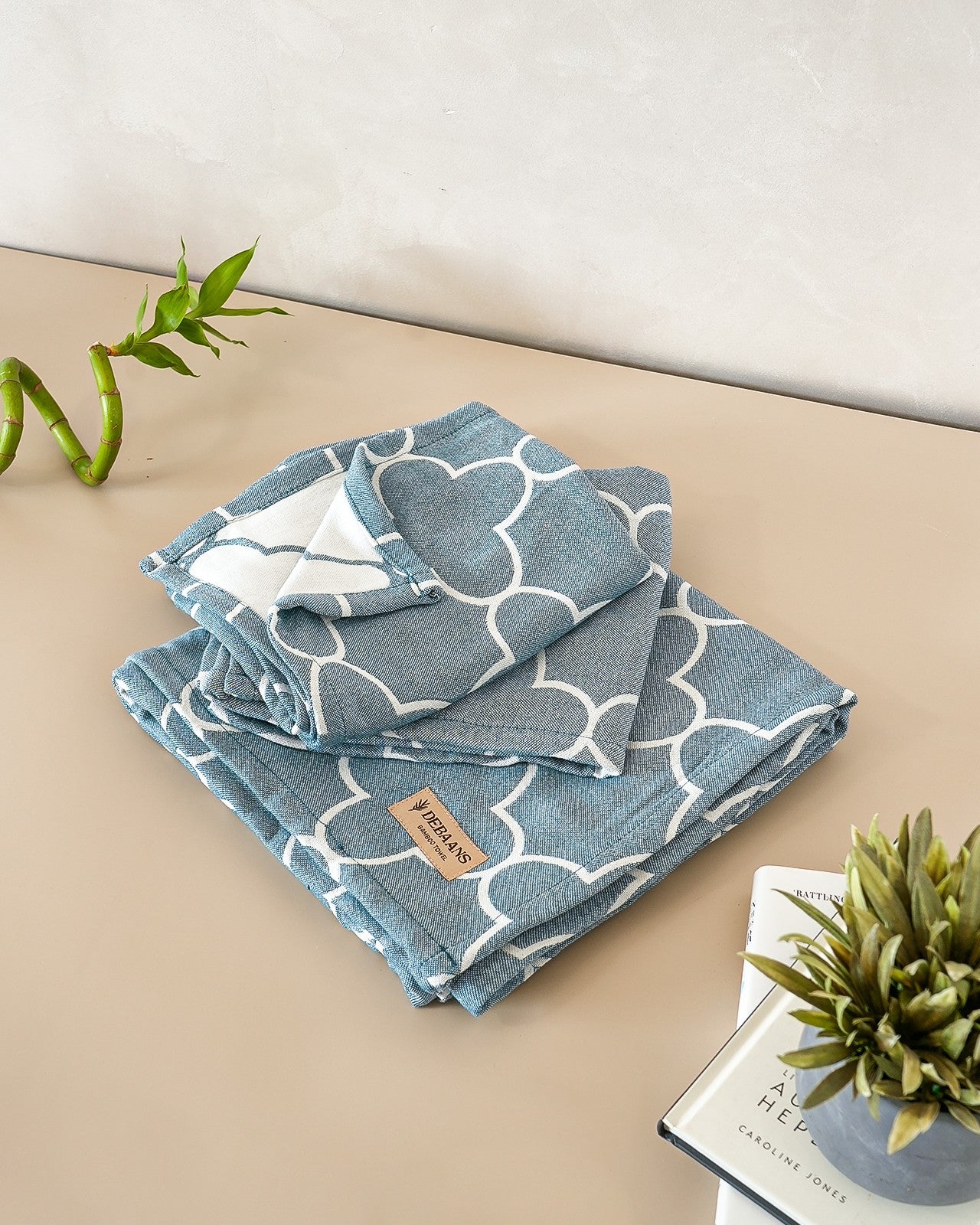 Set of 2 Hand Towels + 1 Bath Towel | Quatrefoil Jacquard | Ocean