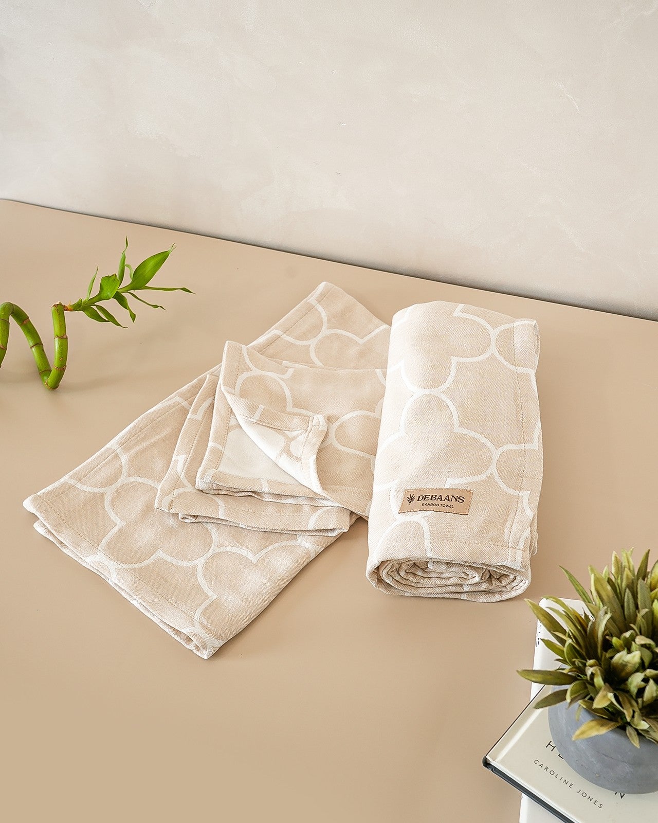 Quatrefoil Jacquard Towel Set of 4 | 1 Bath + 1 Hand + 2 Face Towels | Sand