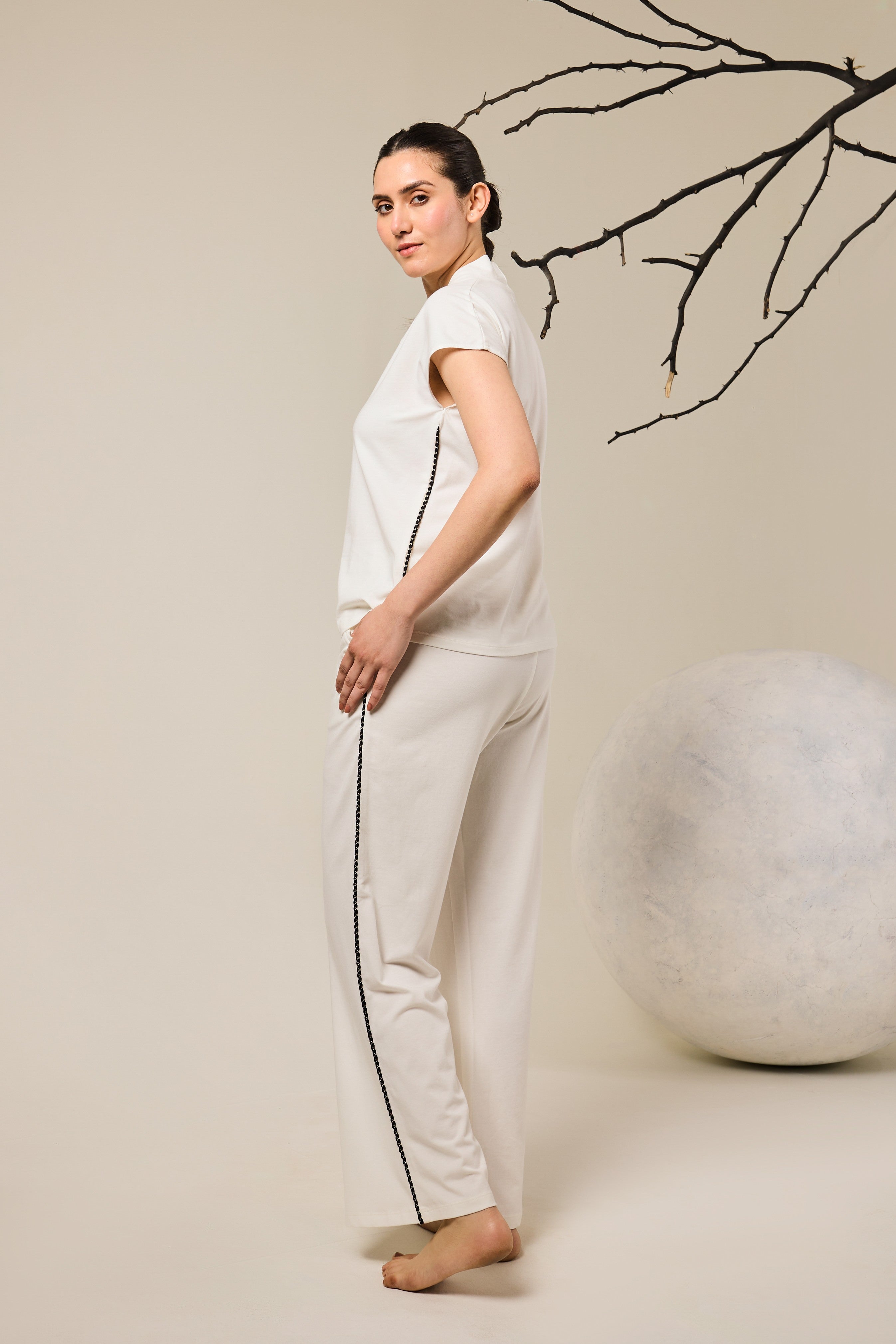 Lila Ultimate Capri Set – White