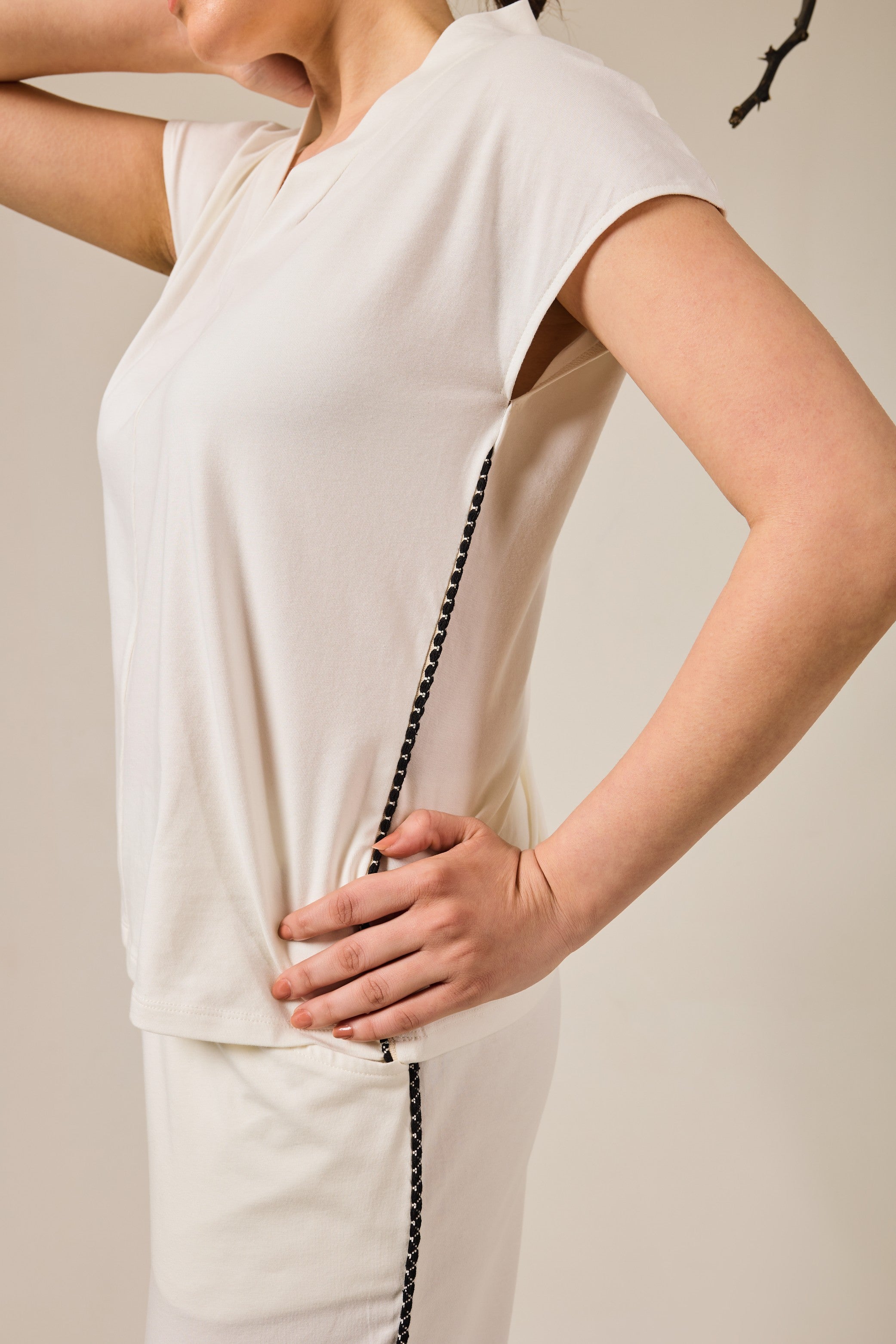 Lila Ultimate Capri Set – White