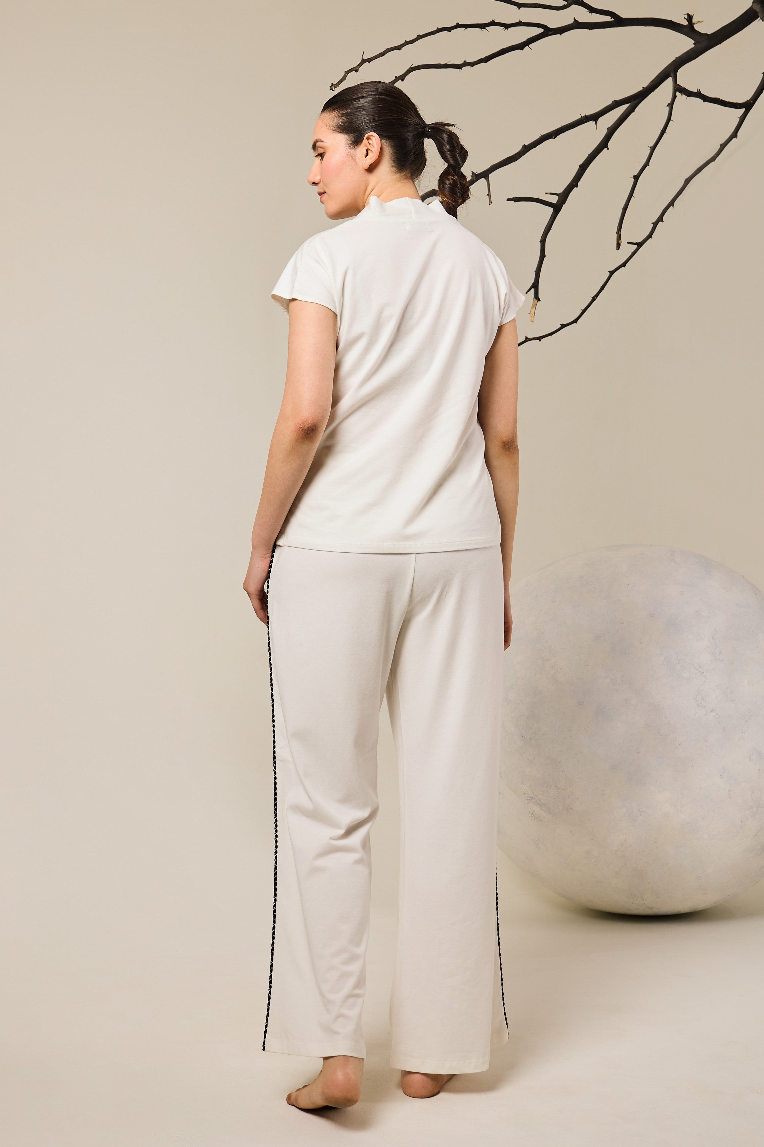 Lila Ultimate Capri Set – White