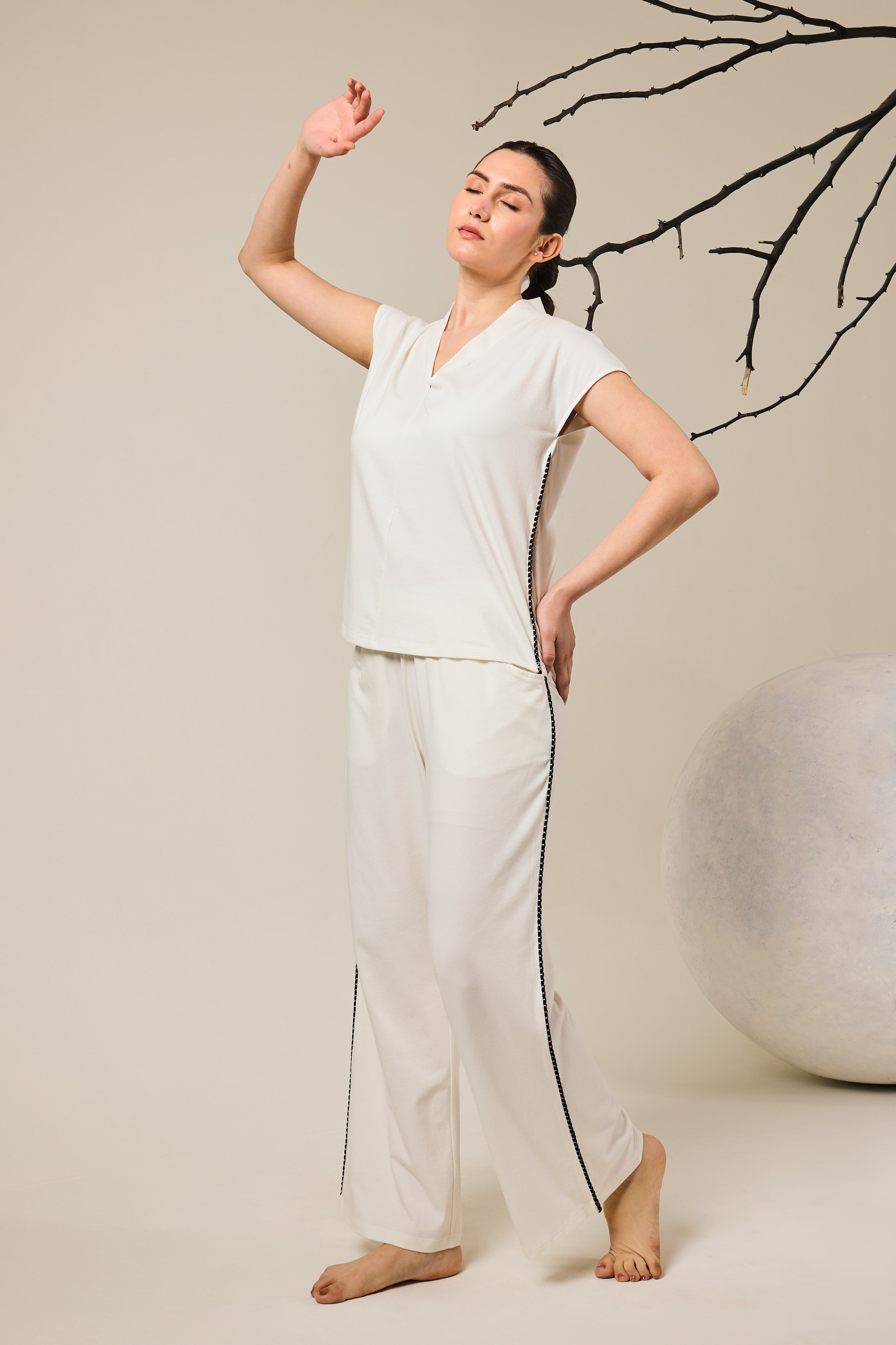 Lila Ultimate Capri Set – White