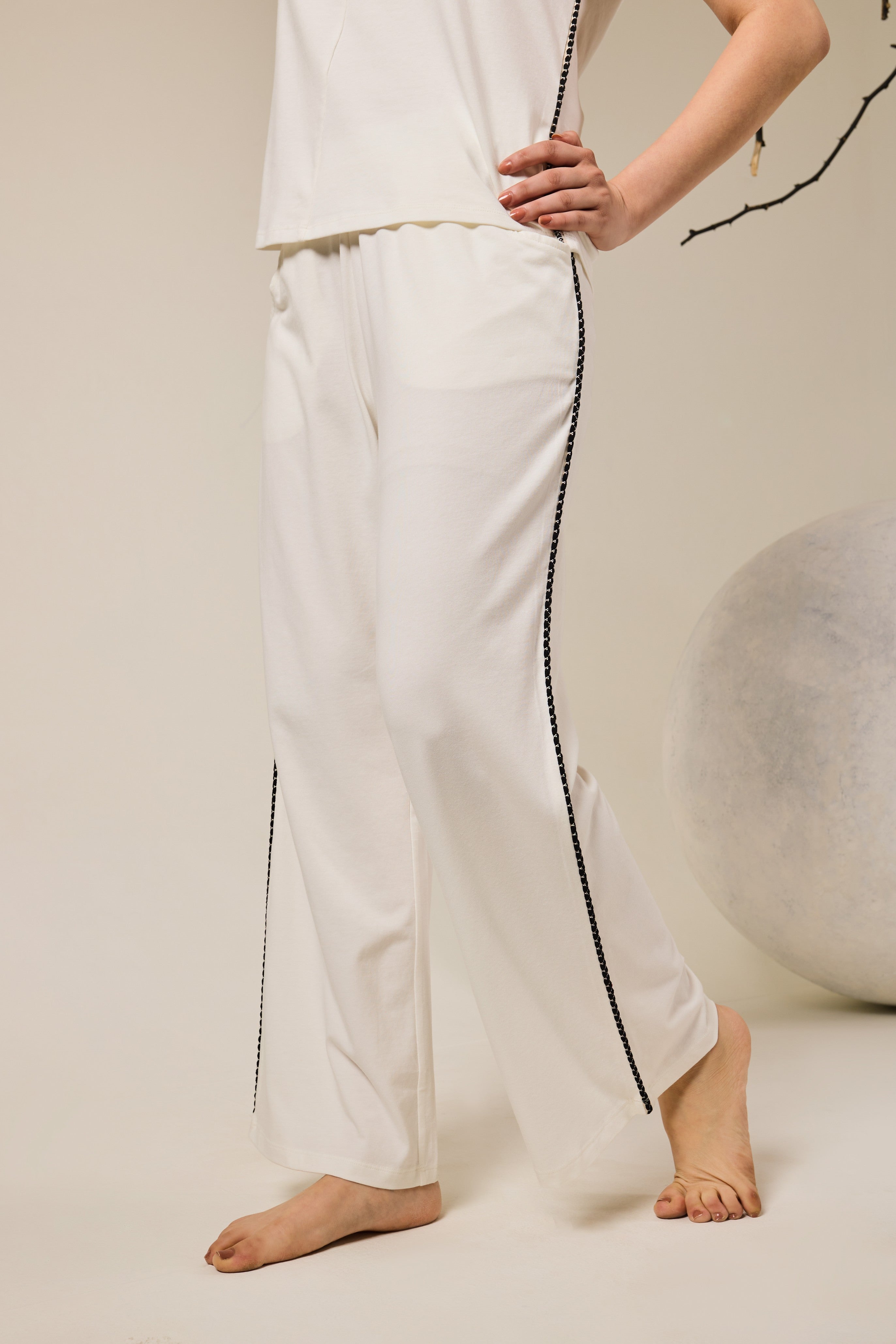 Lila Ultimate Capri Set – White