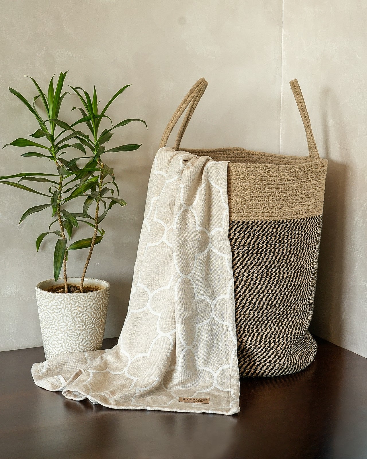 Quatrefoil Jacquard Bamboo Bath Towel | Sand