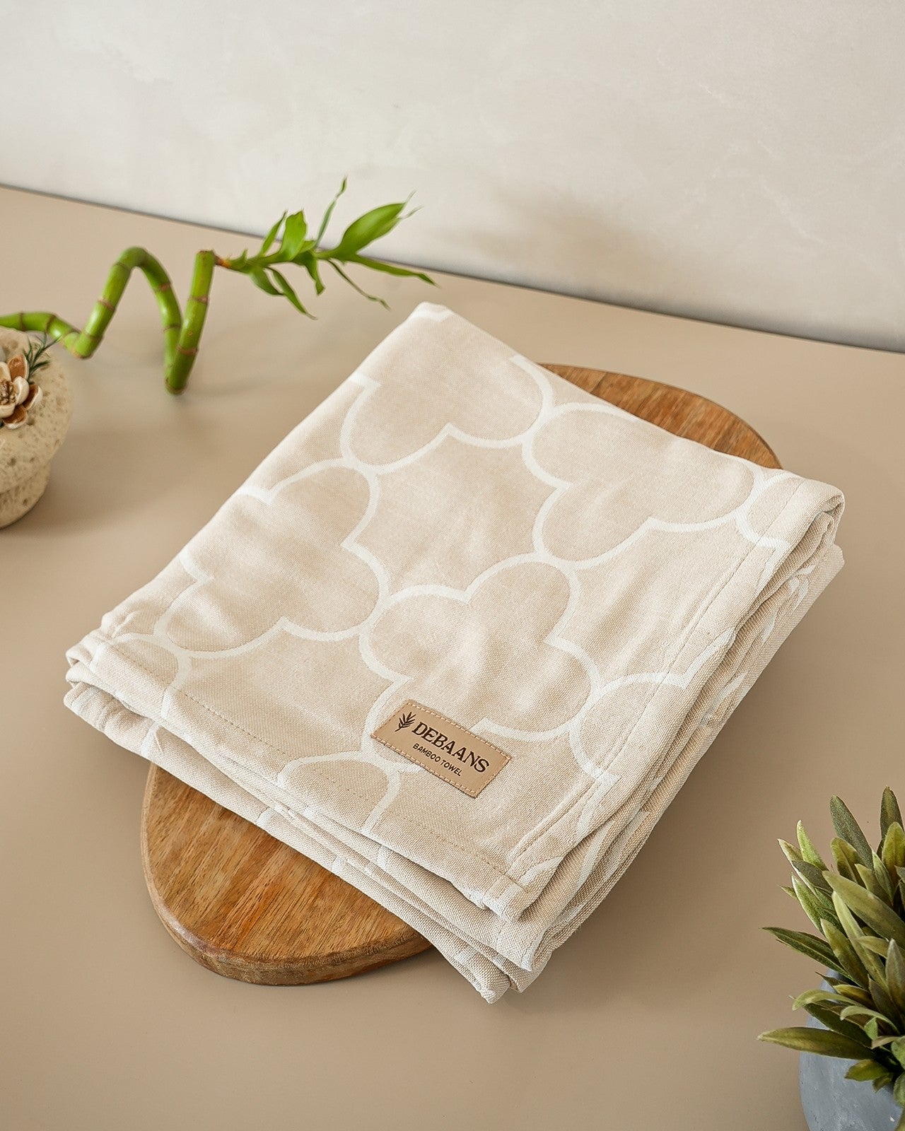 Quatrefoil Jacquard Bamboo Bath Towel | Sand