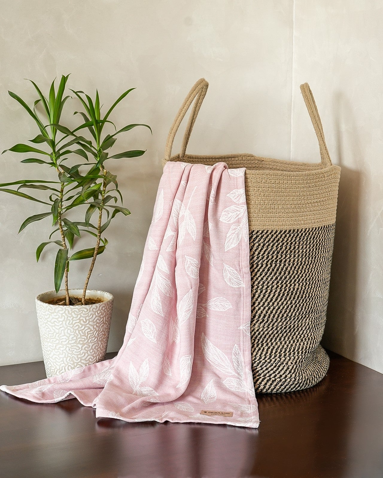 Botanica Jacquard Bamboo Bath Towel | Blossom Pink