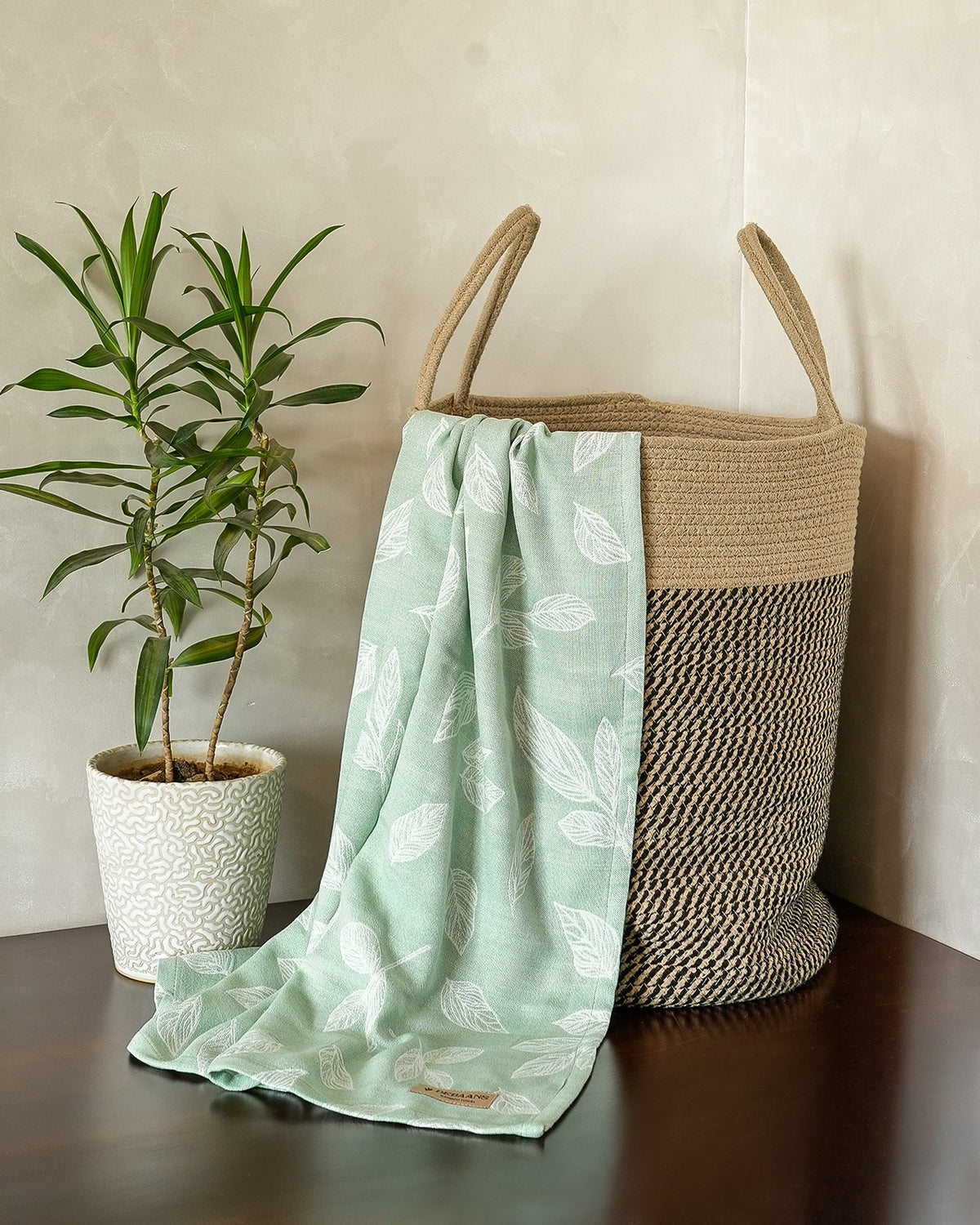Botanica Jacquard Bamboo Bath Towel | Meadow Green