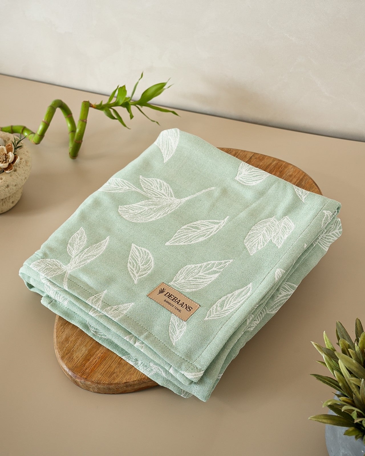 Botanica Jacquard Bamboo Bath Towel | Meadow Green
