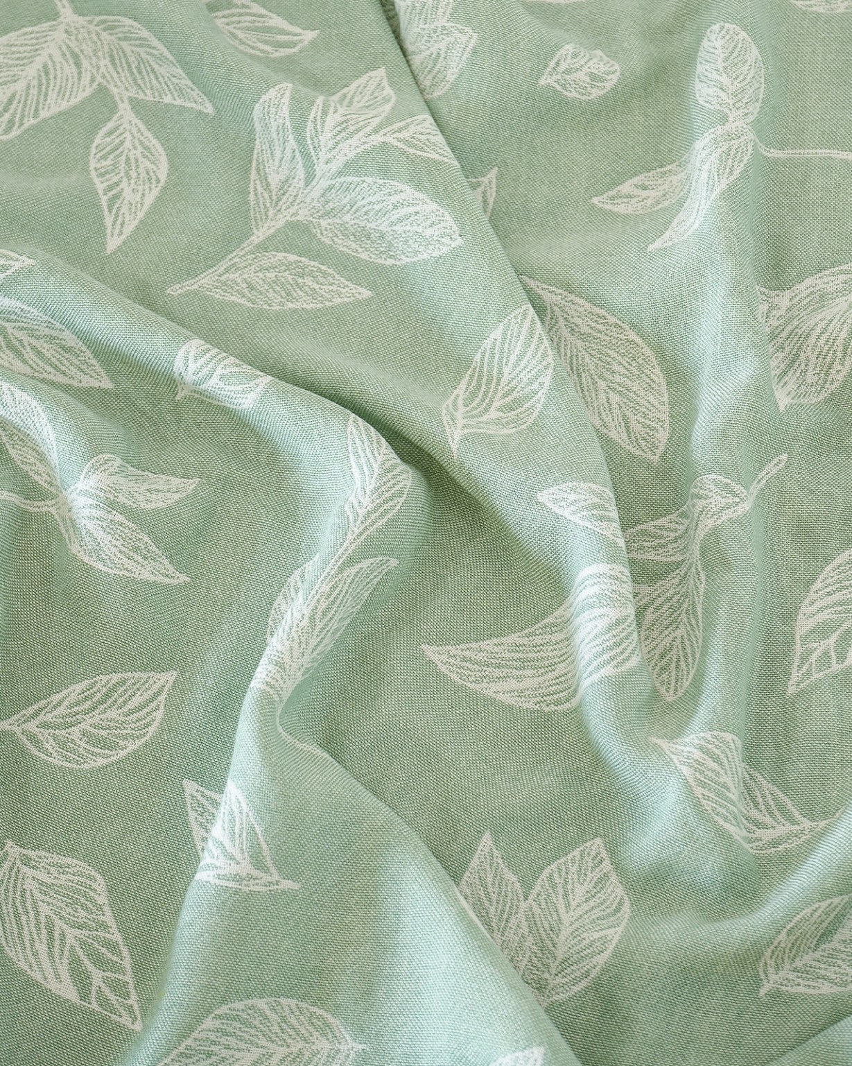 Botanica Jacquard Bamboo Bath Towel | Meadow Green