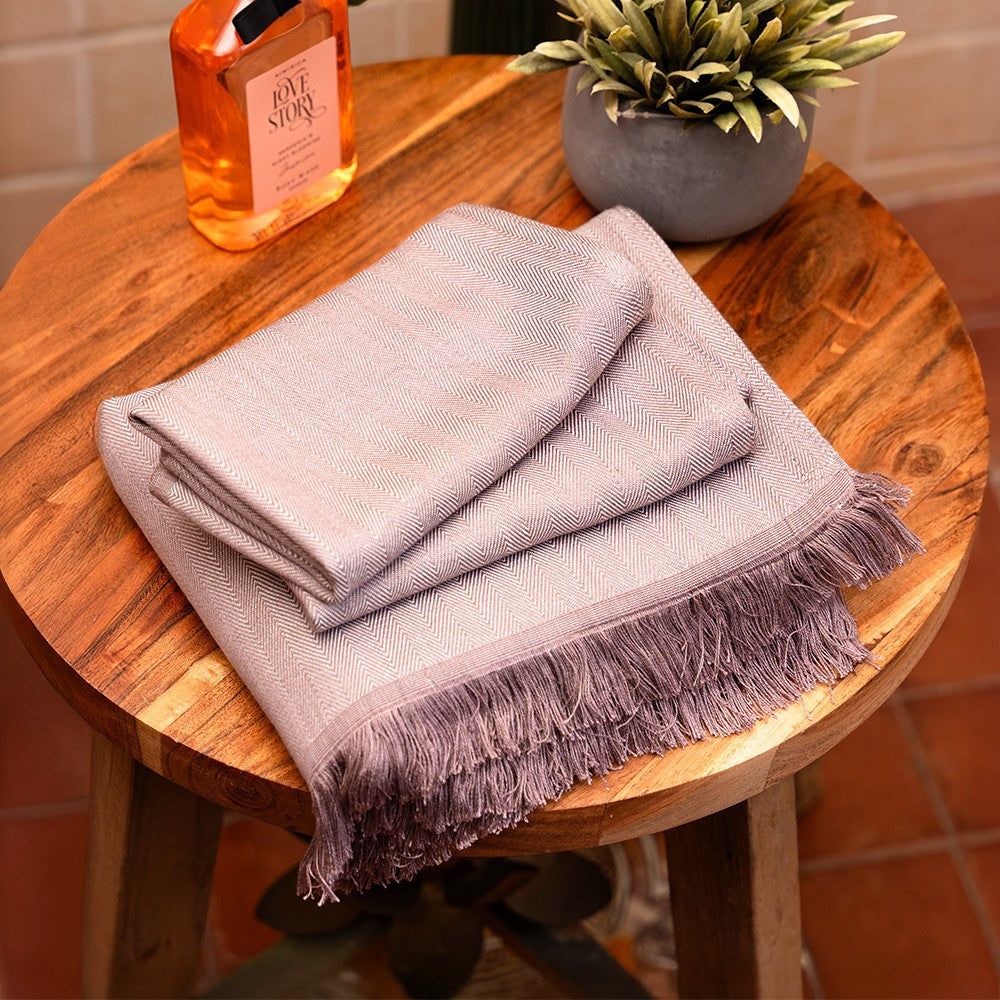 Plum Bamboo Set of 2 Hand Towels + 1 Bath Towel