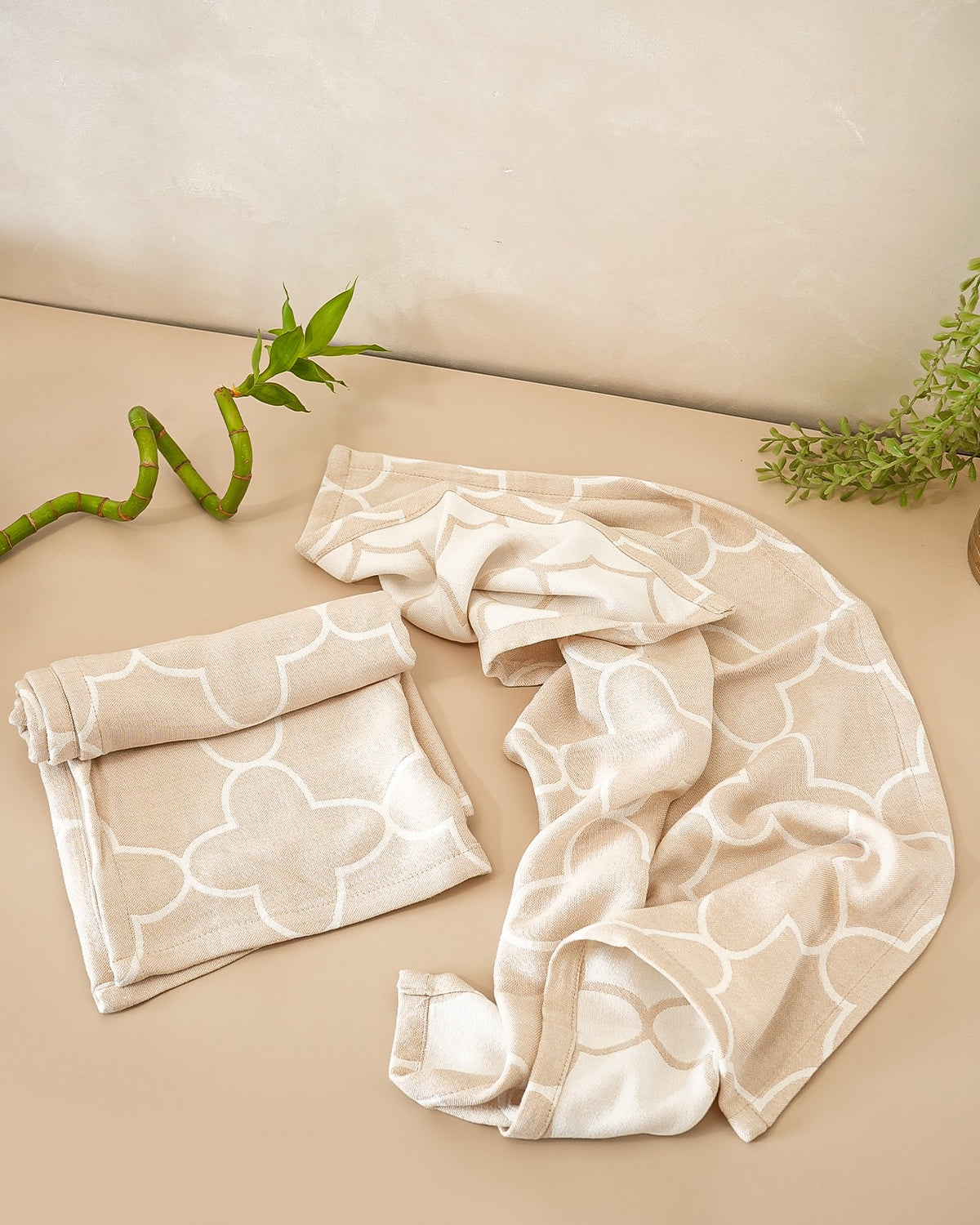 Set of 2 Hand Towels | Quatrefoil Jacquard | Sand