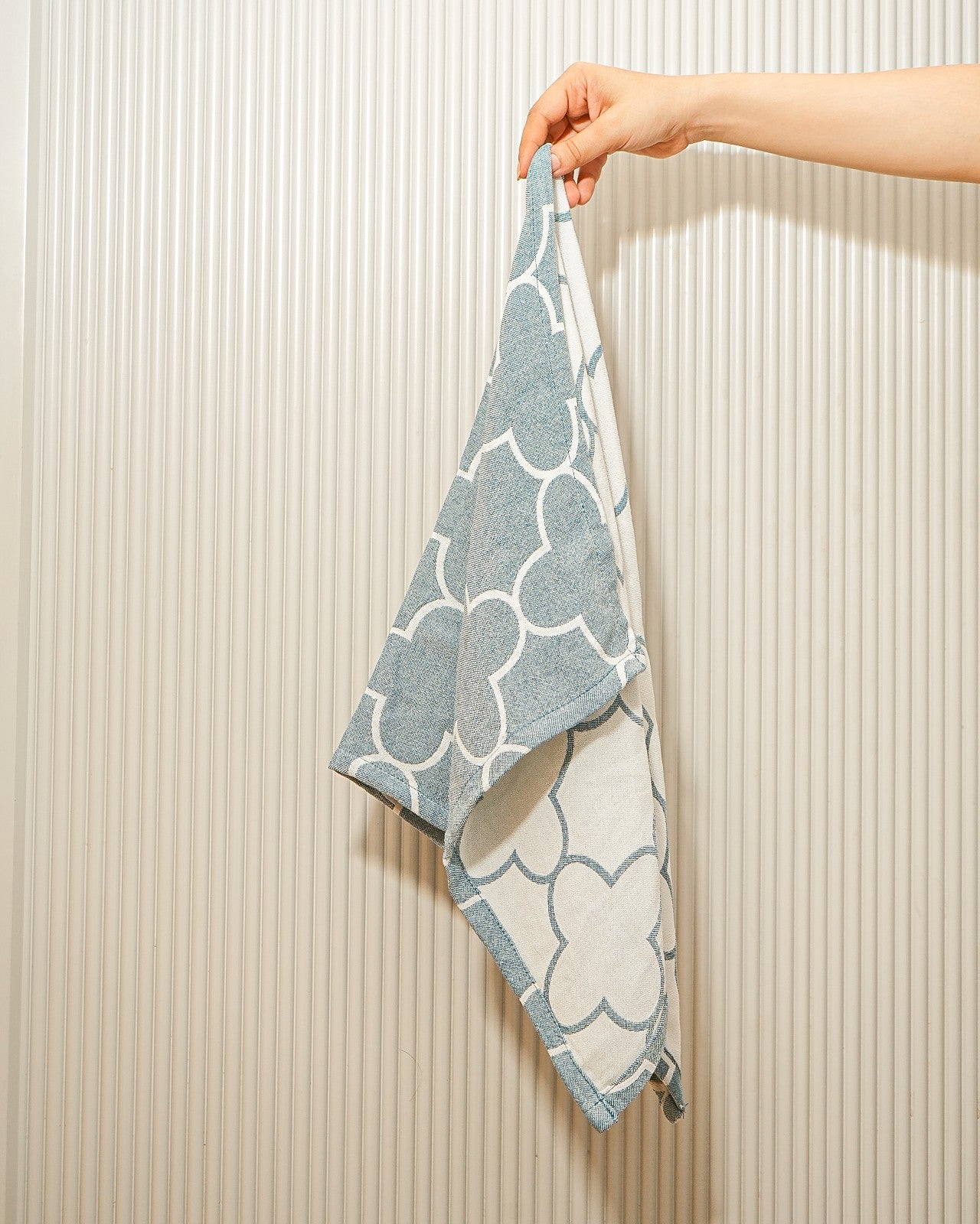 Set of 2 Hand Towels | Quatrefoil Jacquard | Ocean