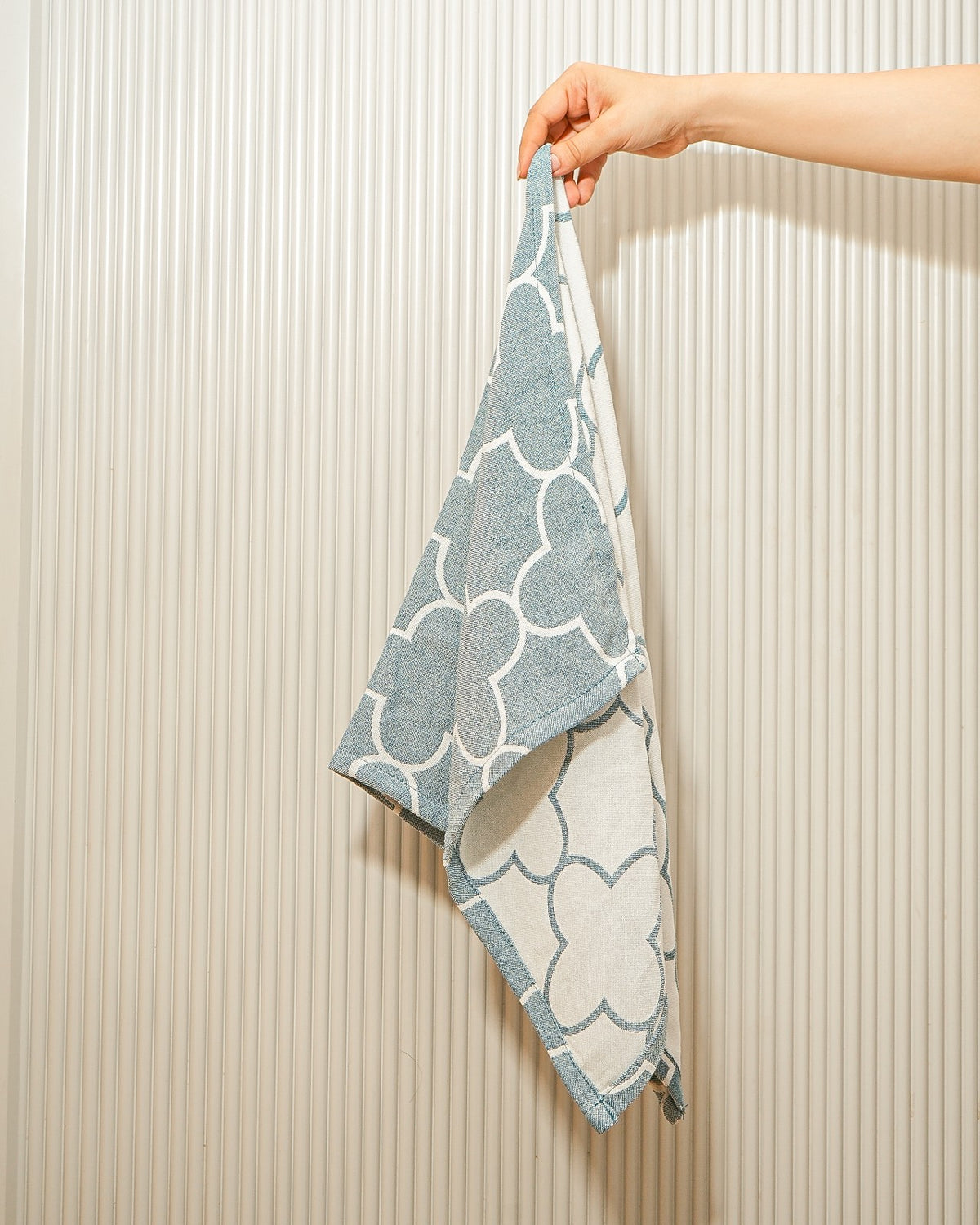 Set of 2 Hand Towels | Quatrefoil Jacquard | Ocean