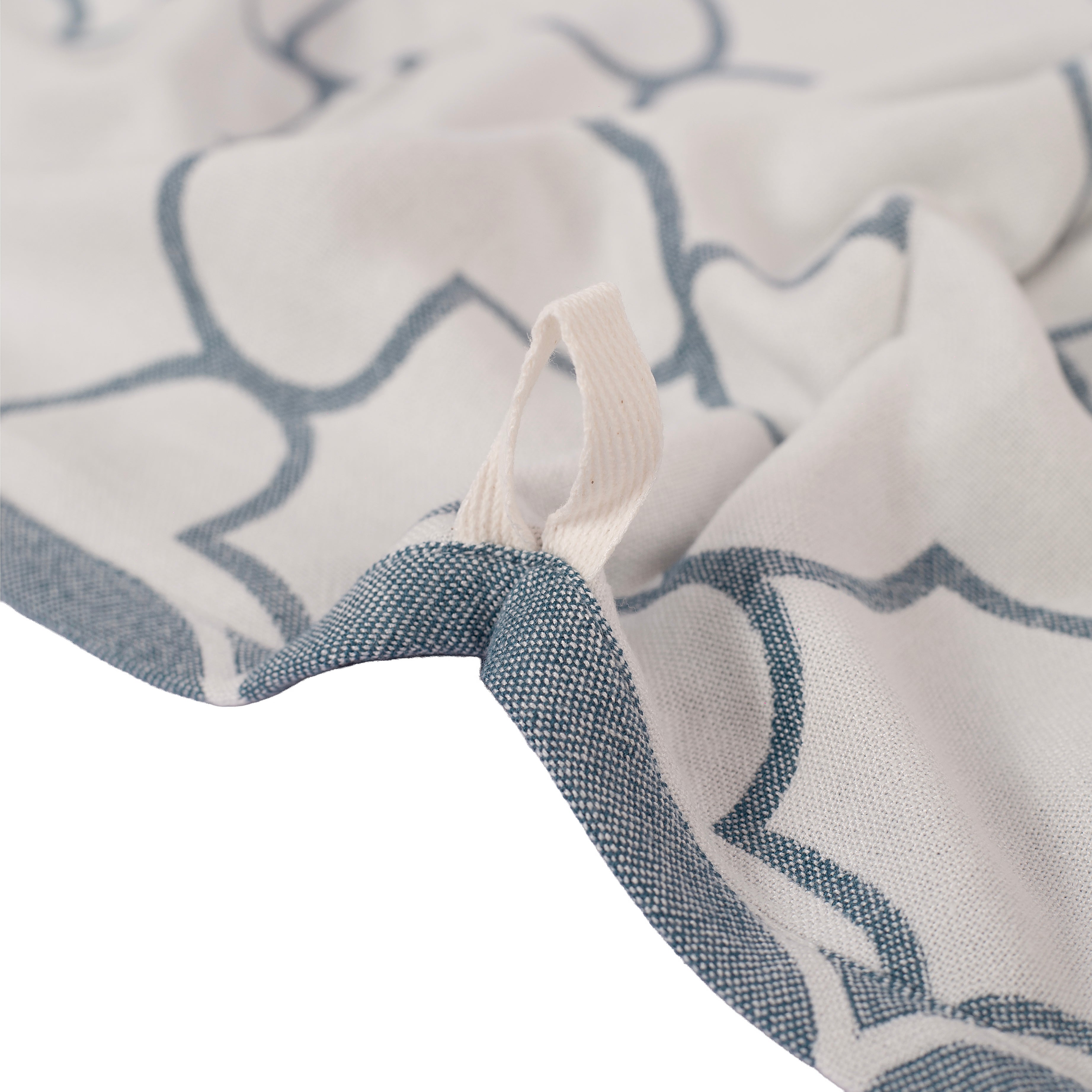 Quatrefoil Jacquard Bamboo Bath Towel | Ocean
